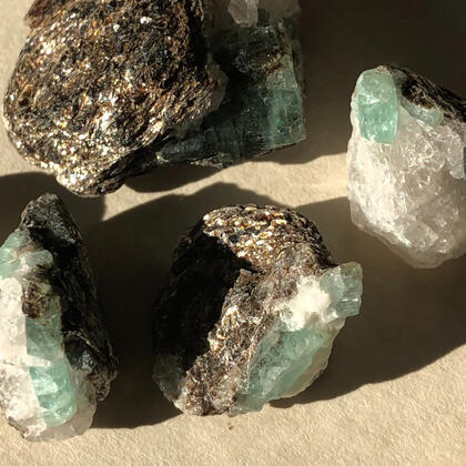 パキスタン、チトラル産のエメラルド