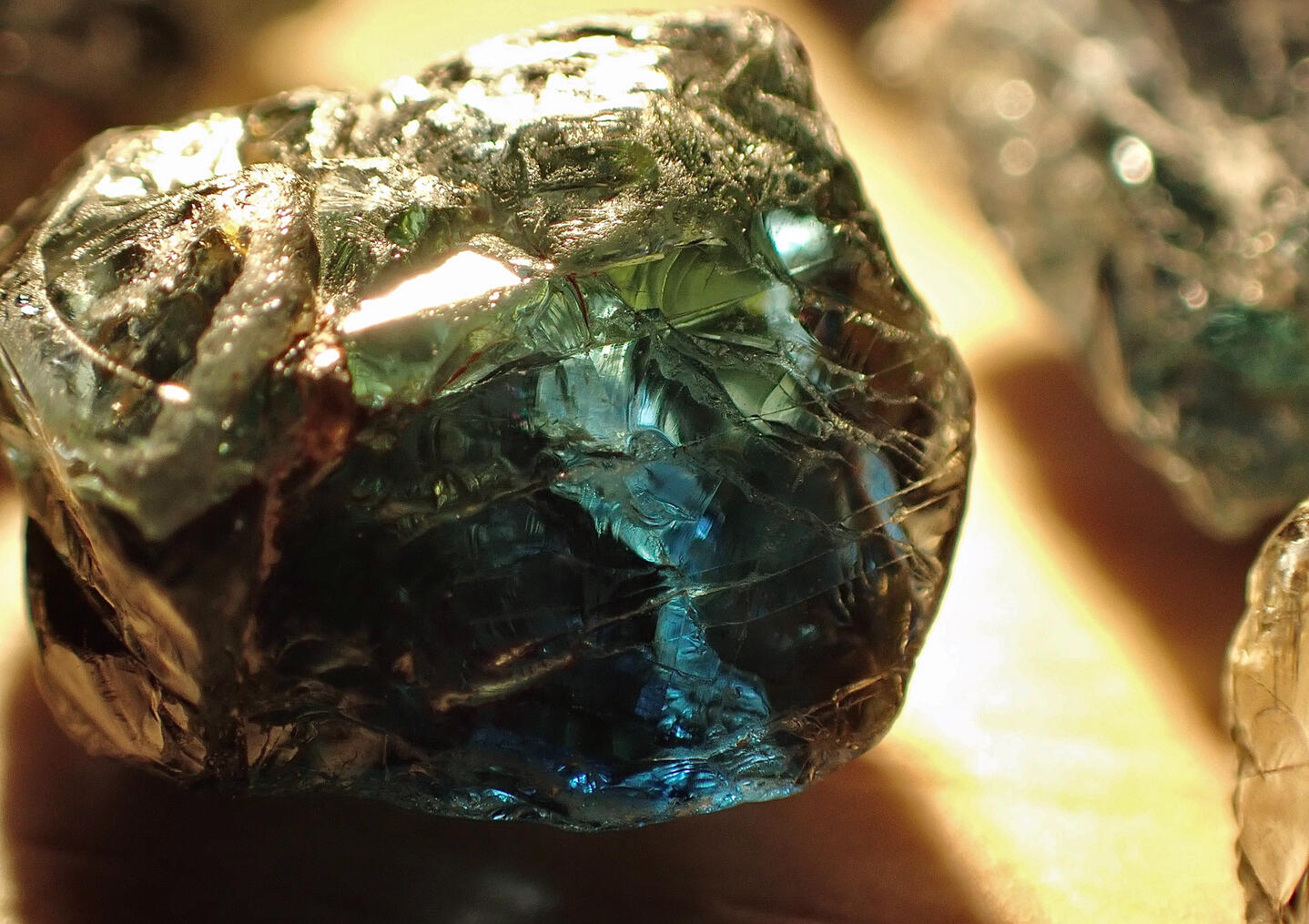 モロッコ産の色鮮やかなアズライト。